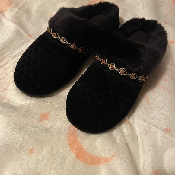 Black slippers